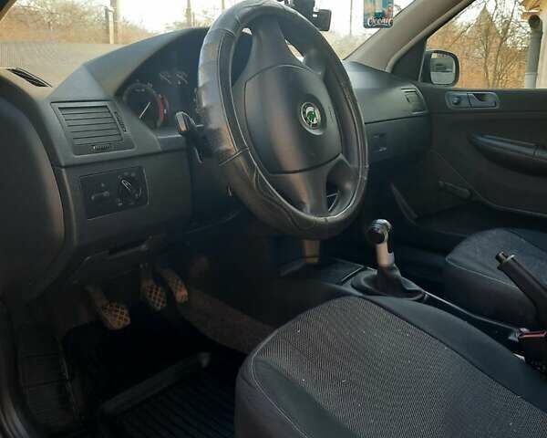 Серый Шкода Фабия, объемом двигателя 1.39 л и пробегом 218 тыс. км за 4250 $, фото 1 на Automoto.ua