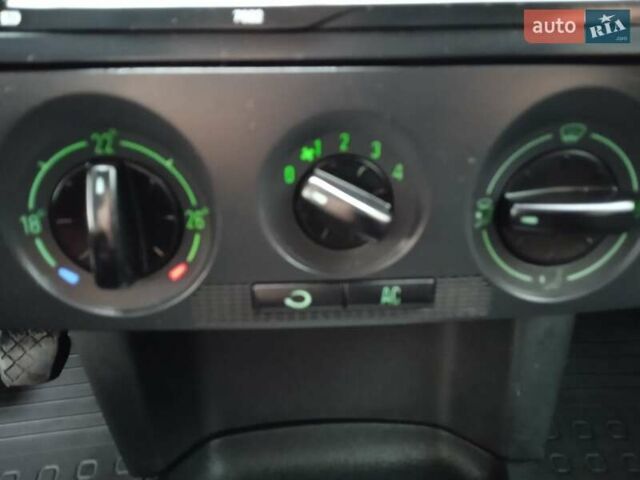Серый Шкода Фабия, объемом двигателя 1.2 л и пробегом 290 тыс. км за 3400 $, фото 16 на Automoto.ua