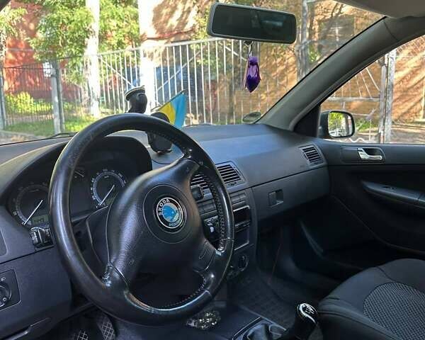 Серый Шкода Фабия, объемом двигателя 1.39 л и пробегом 235 тыс. км за 4000 $, фото 4 на Automoto.ua