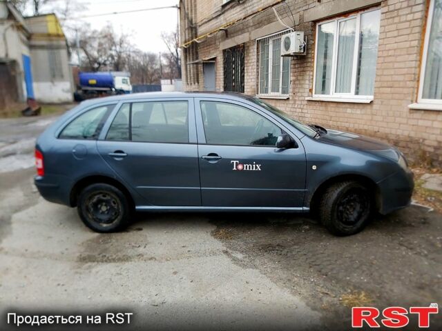 Серый Шкода Фабия, объемом двигателя 1.4 л и пробегом 227 тыс. км за 4500 $, фото 1 на Automoto.ua