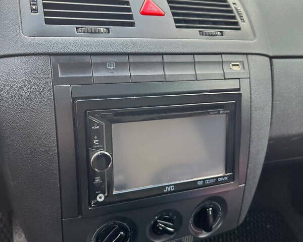 Серый Шкода Фабия, объемом двигателя 1.4 л и пробегом 237 тыс. км за 3650 $, фото 11 на Automoto.ua