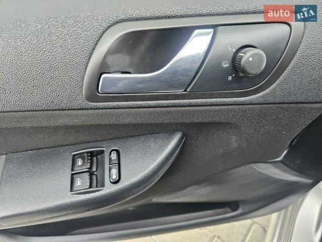 Серый Шкода Фабия, объемом двигателя 1.4 л и пробегом 159 тыс. км за 4800 $, фото 15 на Automoto.ua