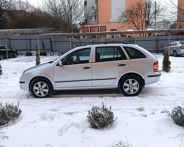 Серый Шкода Фабия, объемом двигателя 1.4 л и пробегом 208 тыс. км за 5300 $, фото 3 на Automoto.ua