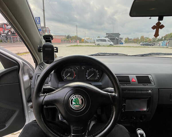 Серый Шкода Фабия, объемом двигателя 1.4 л и пробегом 237 тыс. км за 3650 $, фото 5 на Automoto.ua