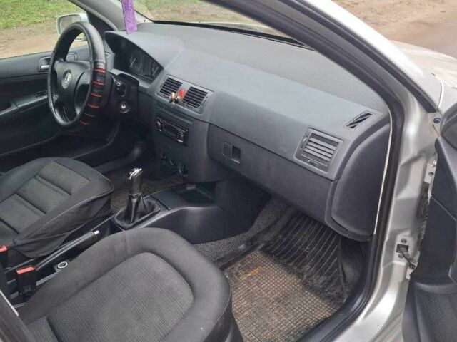 Сірий Шкода Фабія, об'ємом двигуна 1.4 л та пробігом 250 тис. км за 2850 $, фото 10 на Automoto.ua