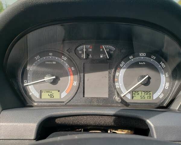 Сірий Шкода Фабія, об'ємом двигуна 1.39 л та пробігом 252 тис. км за 4000 $, фото 22 на Automoto.ua