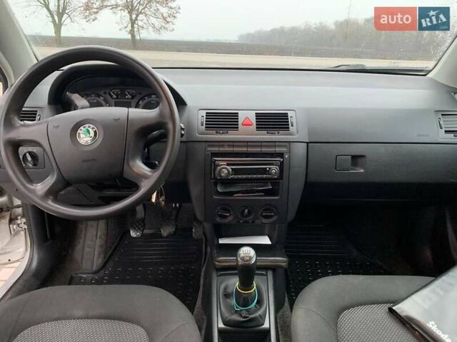 Серый Шкода Фабия, объемом двигателя 1.39 л и пробегом 195 тыс. км за 4600 $, фото 26 на Automoto.ua