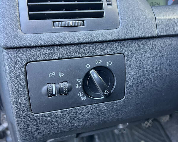 Шкода Фабия 2006 в Чернигове на Automoto.ua Серый Шкода Фабия, объемом двигателя 1.4 л и пробегом 196 тыс. км за 4900 $, фото 20 на Automoto.ua