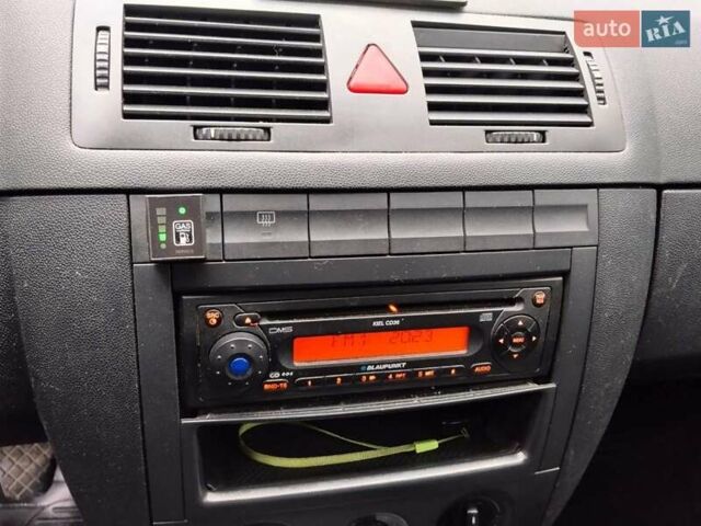 Серый Шкода Фабия, объемом двигателя 1.39 л и пробегом 229 тыс. км за 4500 $, фото 3 на Automoto.ua