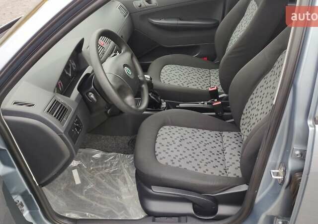 Серый Шкода Фабия, объемом двигателя 1.4 л и пробегом 194 тыс. км за 4900 $, фото 3 на Automoto.ua