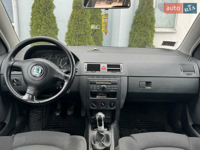 Серый Шкода Фабия, объемом двигателя 1.4 л и пробегом 266 тыс. км за 3998 $, фото 12 на Automoto.ua