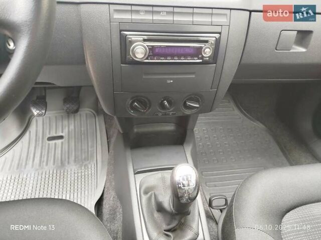 Сірий Шкода Фабія, об'ємом двигуна 1.4 л та пробігом 178 тис. км за 5000 $, фото 48 на Automoto.ua