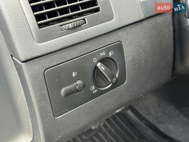 Шкода Фабия 2006 в Киеве на Automoto.ua Серый Шкода Фабия, объемом двигателя 1.2 л и пробегом 158 тыс. км за 4690 $, фото 17 на Automoto.ua