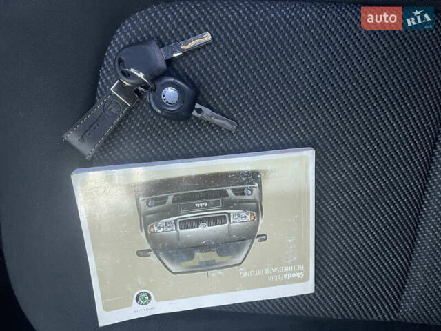 Серый Шкода Фабия, объемом двигателя 1.39 л и пробегом 197 тыс. км за 3950 $, фото 14 на Automoto.ua