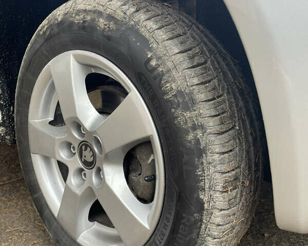 Серый Шкода Фабия, объемом двигателя 1.2 л и пробегом 175 тыс. км за 2800 $, фото 7 на Automoto.ua