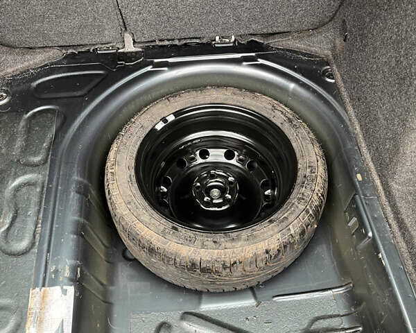 Сірий Шкода Фабія, об'ємом двигуна 1.4 л та пробігом 160 тис. км за 4550 $, фото 28 на Automoto.ua