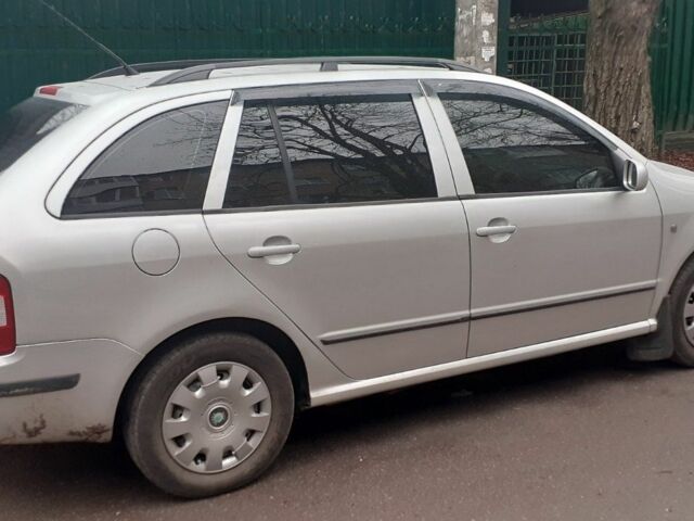 Серый Шкода Фабия, объемом двигателя 1.4 л и пробегом 188 тыс. км за 4199 $, фото 1 на Automoto.ua