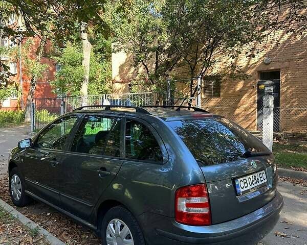 Серый Шкода Фабия, объемом двигателя 1.39 л и пробегом 235 тыс. км за 4000 $, фото 2 на Automoto.ua