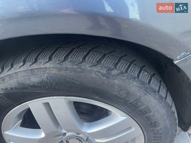 Серый Шкода Фабия, объемом двигателя 1.39 л и пробегом 197 тыс. км за 3950 $, фото 7 на Automoto.ua