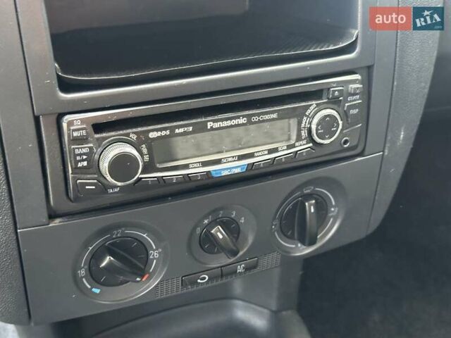 Шкода Фабия 2006 в Киеве на Automoto.ua Серый Шкода Фабия, объемом двигателя 1.2 л и пробегом 158 тыс. км за 4690 $, фото 18 на Automoto.ua