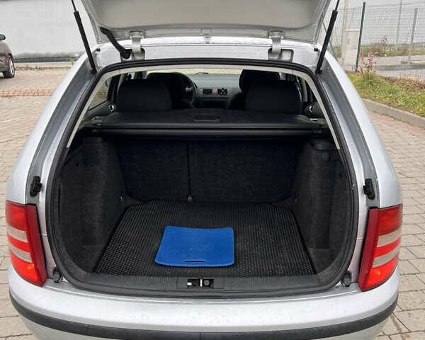 Серый Шкода Фабия, объемом двигателя 1.39 л и пробегом 249 тыс. км за 3500 $, фото 12 на Automoto.ua