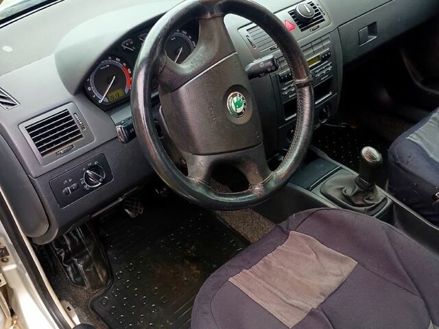 Сірий Шкода Фабія, об'ємом двигуна 1.4 л та пробігом 385 тис. км за 3530 $, фото 6 на Automoto.ua