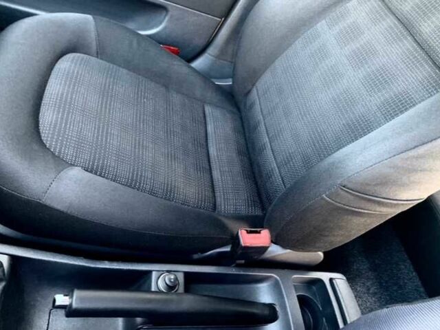 Серый Шкода Фабия, объемом двигателя 1.4 л и пробегом 253 тыс. км за 4900 $, фото 11 на Automoto.ua