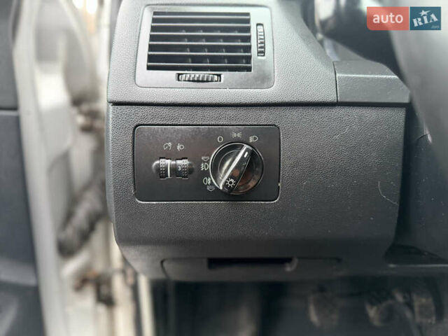 Сірий Шкода Фабія, об'ємом двигуна 1.42 л та пробігом 370 тис. км за 3300 $, фото 34 на Automoto.ua