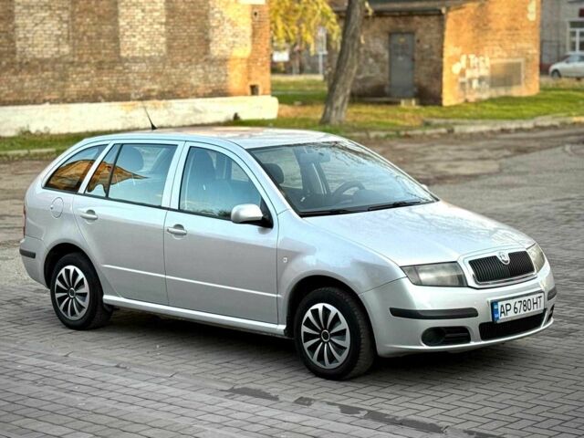Серый Шкода Фабия, объемом двигателя 1.4 л и пробегом 190 тыс. км за 4300 $, фото 1 на Automoto.ua