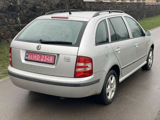 Серый Шкода Фабия, объемом двигателя 1.4 л и пробегом 226 тыс. км за 4550 $, фото 3 на Automoto.ua