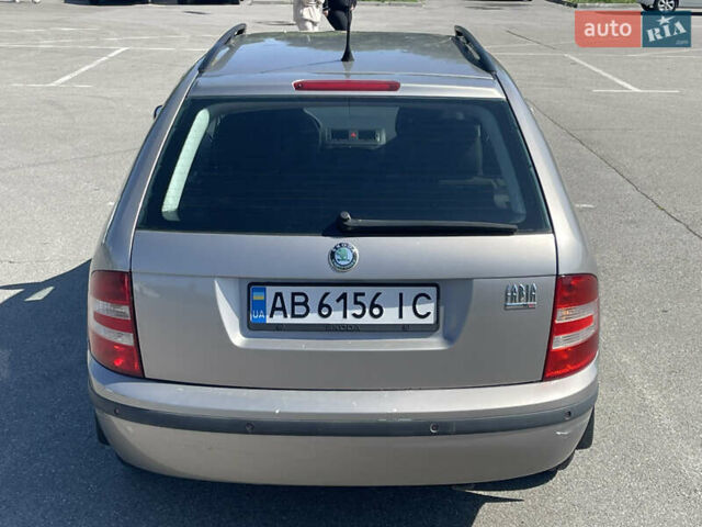 Серый Шкода Фабия, объемом двигателя 1.39 л и пробегом 226 тыс. км за 4900 $, фото 7 на Automoto.ua