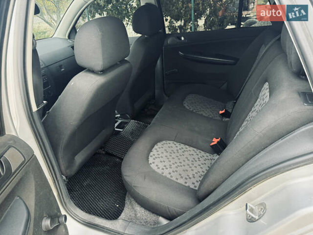 Сірий Шкода Фабія, об'ємом двигуна 1.39 л та пробігом 232 тис. км за 4100 $, фото 19 на Automoto.ua