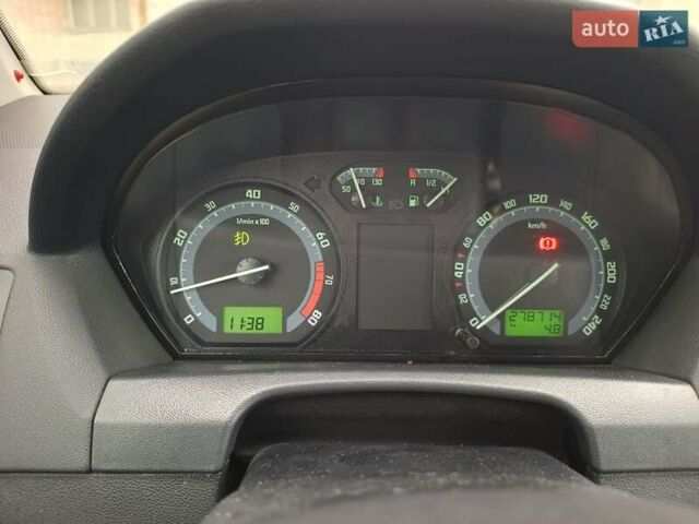 Серый Шкода Фабия, объемом двигателя 1.4 л и пробегом 280 тыс. км за 4300 $, фото 9 на Automoto.ua