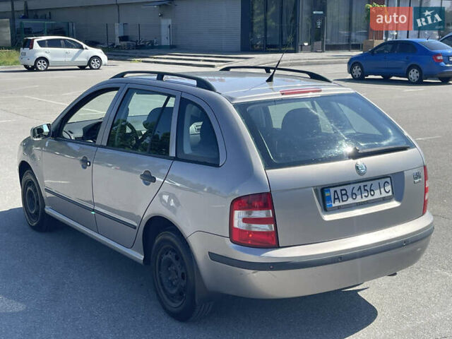 Серый Шкода Фабия, объемом двигателя 1.39 л и пробегом 226 тыс. км за 4900 $, фото 5 на Automoto.ua