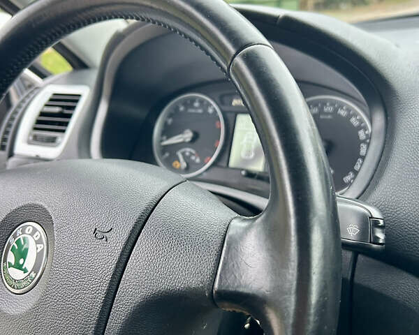 Серый Шкода Фабия, объемом двигателя 1.6 л и пробегом 247 тыс. км за 5150 $, фото 26 на Automoto.ua