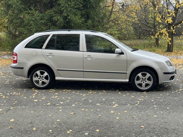 Серый Шкода Фабия, объемом двигателя 1.4 л и пробегом 231 тыс. км за 4500 $, фото 6 на Automoto.ua