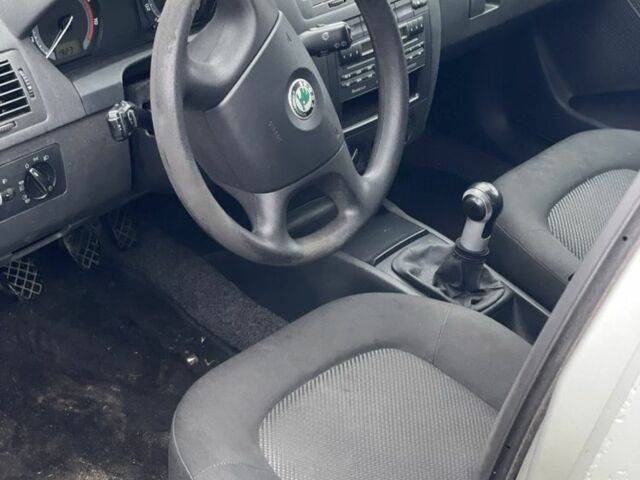 Серый Шкода Фабия, объемом двигателя 1.4 л и пробегом 226 тыс. км за 4550 $, фото 9 на Automoto.ua