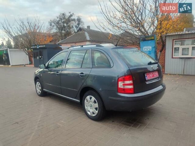 Сірий Шкода Фабія, об'ємом двигуна 1.39 л та пробігом 180 тис. км за 4440 $, фото 5 на Automoto.ua