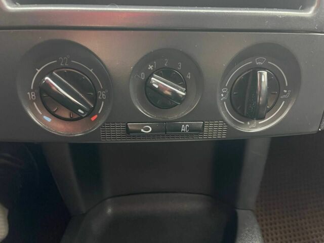 Шкода Фабия 2007 в Кривом Роге на Automoto.ua Серый Шкода Фабия, объемом двигателя 1.2 л и пробегом 180 тыс. км за 3700 $, фото 10 на Automoto.ua