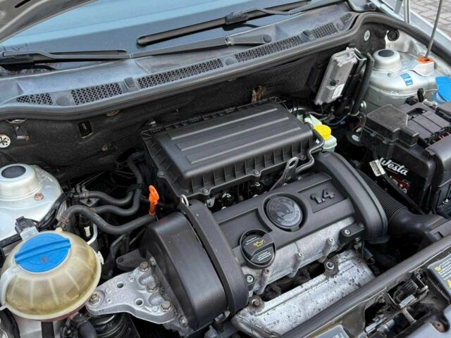 Серый Шкода Фабия, объемом двигателя 1.4 л и пробегом 190 тыс. км за 4300 $, фото 12 на Automoto.ua