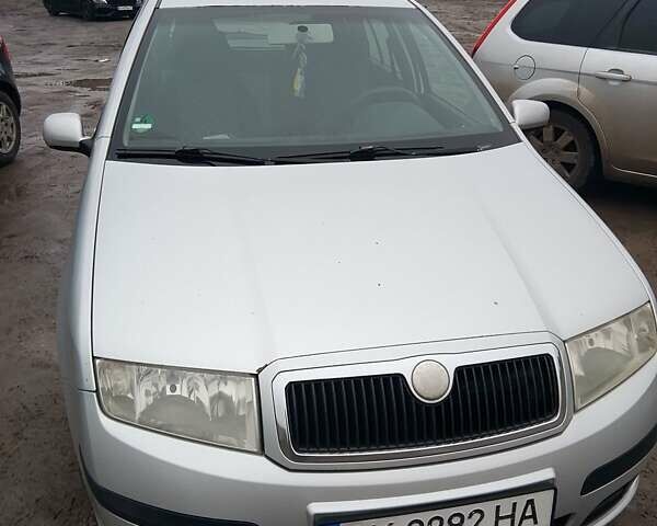 Сірий Шкода Фабія, об'ємом двигуна 1.39 л та пробігом 315 тис. км за 3900 $, фото 4 на Automoto.ua