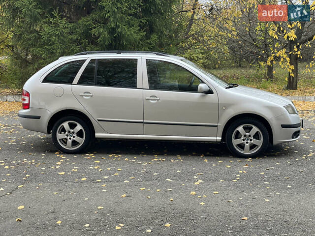 Серый Шкода Фабия, объемом двигателя 1.4 л и пробегом 231 тыс. км за 4500 $, фото 6 на Automoto.ua