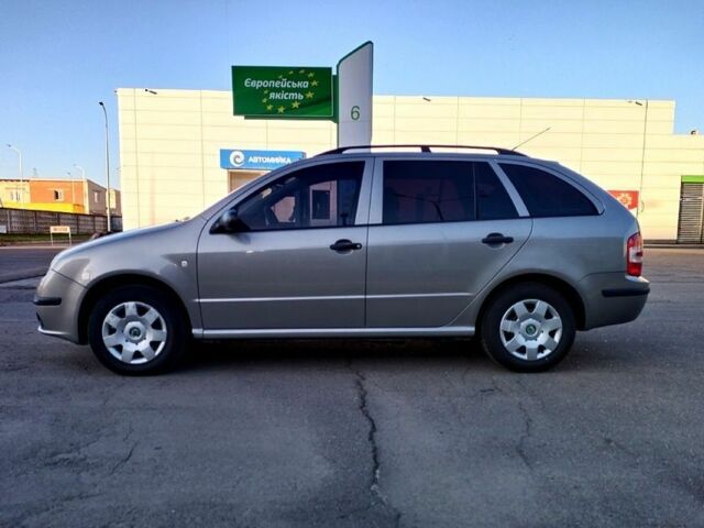 Серый Шкода Фабия, объемом двигателя 1.4 л и пробегом 277 тыс. км за 2910 $, фото 1 на Automoto.ua
