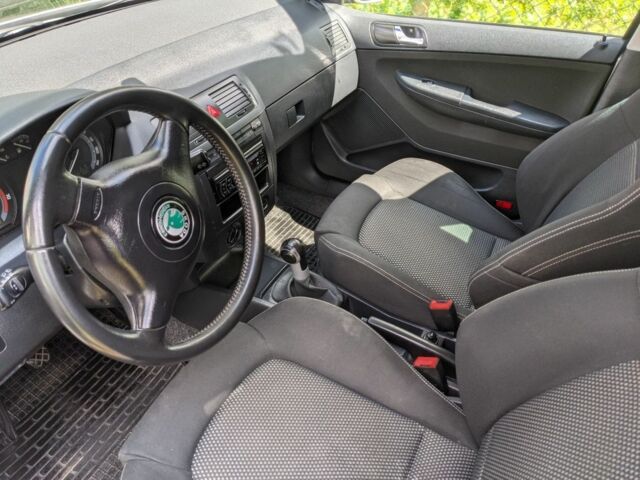 Серый Шкода Фабия, объемом двигателя 1.4 л и пробегом 222 тыс. км за 4000 $, фото 3 на Automoto.ua