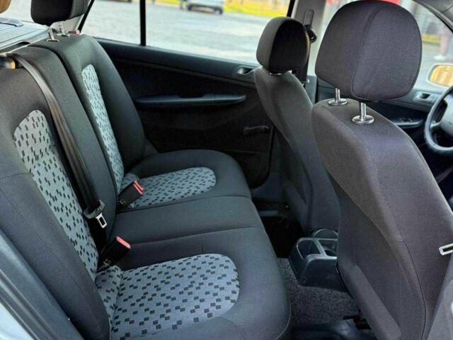 Серый Шкода Фабия, объемом двигателя 1.4 л и пробегом 190 тыс. км за 4300 $, фото 16 на Automoto.ua