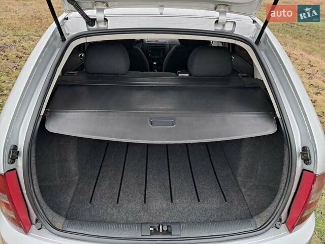 Серый Шкода Фабия, объемом двигателя 1.2 л и пробегом 220 тыс. км за 3999 $, фото 13 на Automoto.ua