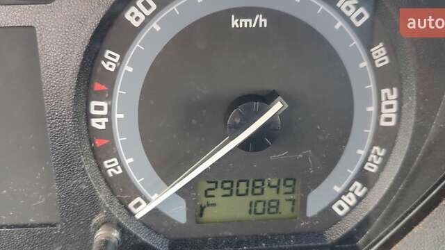 Серый Шкода Фабия, объемом двигателя 1.4 л и пробегом 290 тыс. км за 4000 $, фото 1 на Automoto.ua