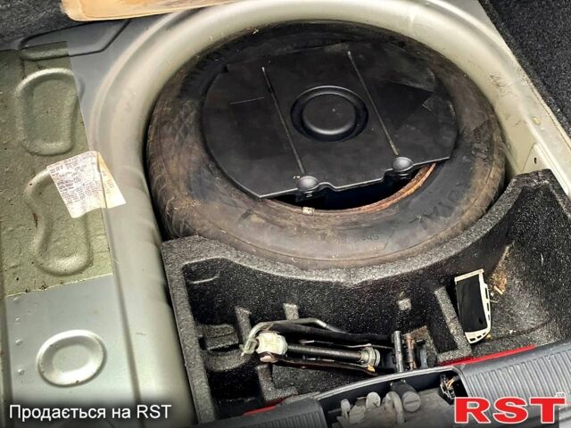 Серый Шкода Фабия, объемом двигателя 1.4 л и пробегом 226 тыс. км за 4550 $, фото 5 на Automoto.ua