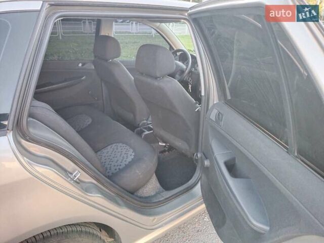 Серый Шкода Фабия, объемом двигателя 1.39 л и пробегом 277 тыс. км за 4800 $, фото 9 на Automoto.ua