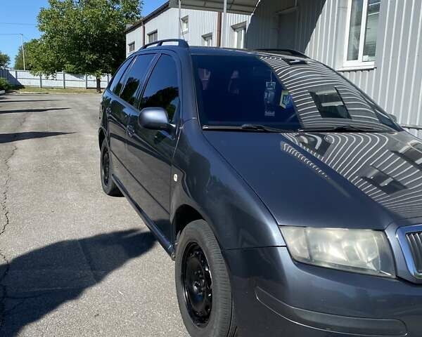 Серый Шкода Фабия, объемом двигателя 1.2 л и пробегом 228 тыс. км за 5200 $, фото 2 на Automoto.ua